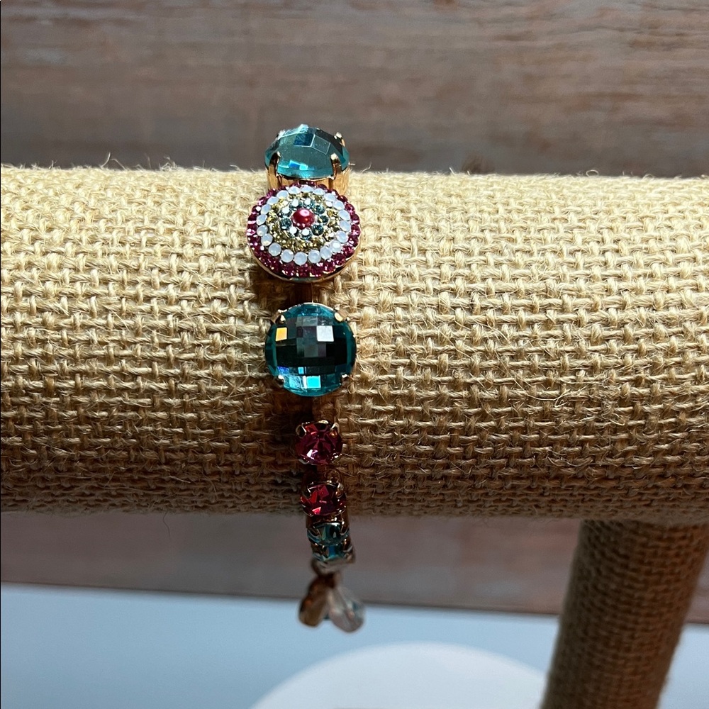 Mariana Gold Bracelet sparkling with Czech and Austrian crystals - Picture 3 of 8